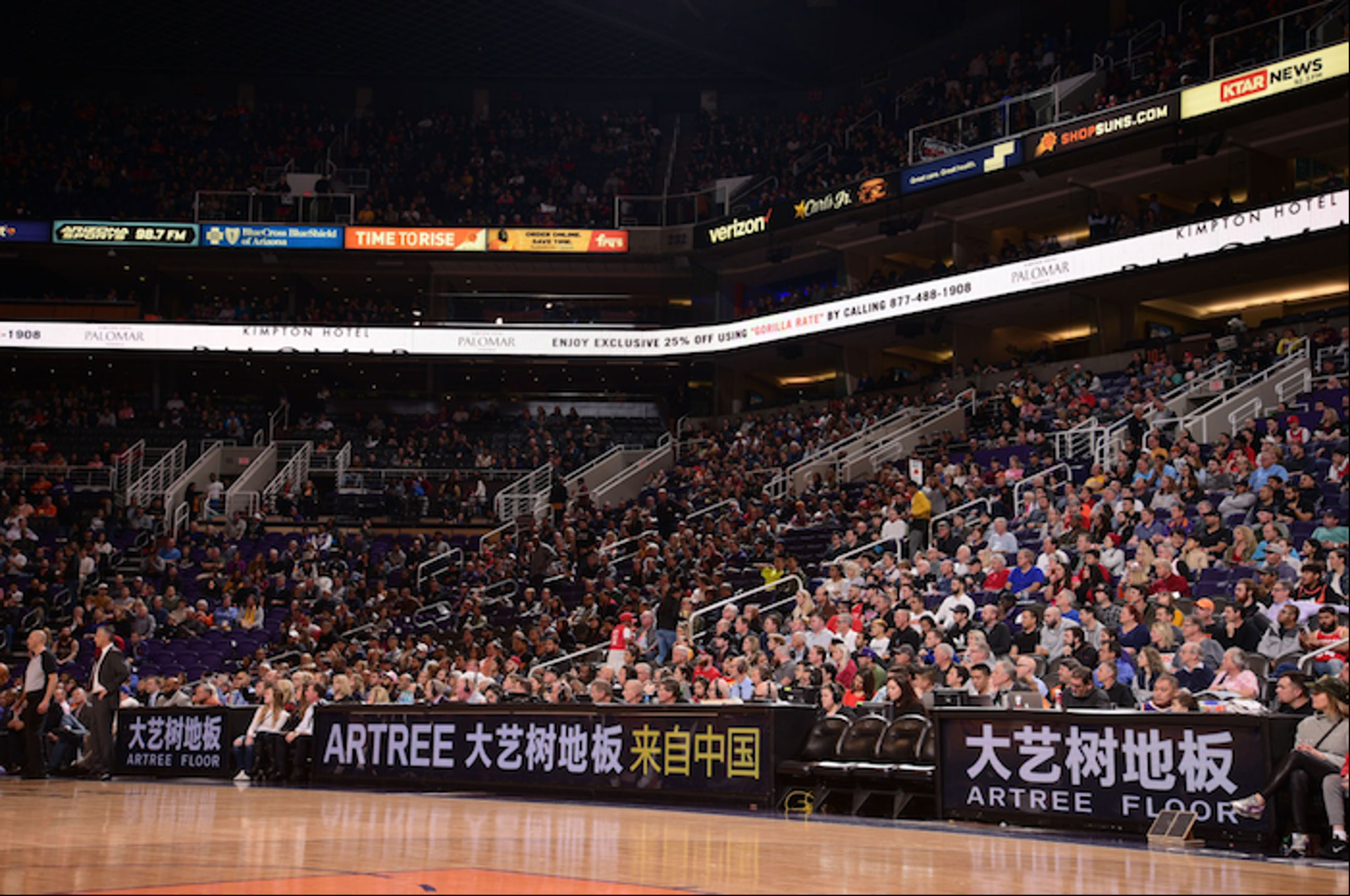 NBA常规赛战报：湖人客场险胜太阳,